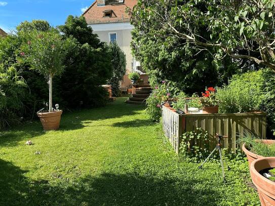 Mittelhaus im Märchenviertel mit zauberhaftem Garten