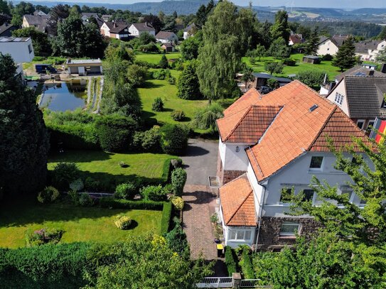 Charmantes Altbaujuwel kurz vor seinem 100. Geburtstag auf parkähnlichem Grundstück im Weserbergland