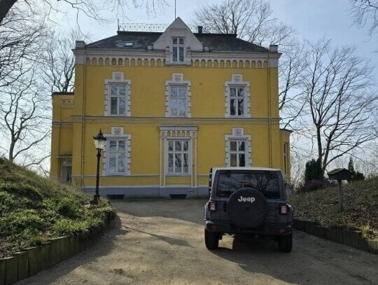 Biedermeier-Villa mit Charme und Potenzial in zentraler Lage