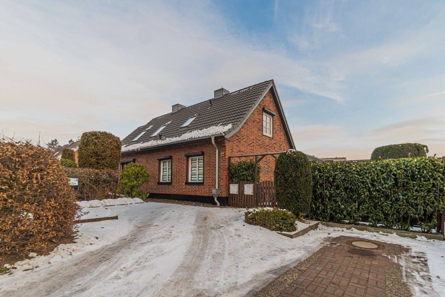 Immobilie in Wedel - Eigenheim mit Mieteinnahmen in Wedel - Doppelhaushälfte selbst bewohnen & den Anbau vermieten - Bild 0