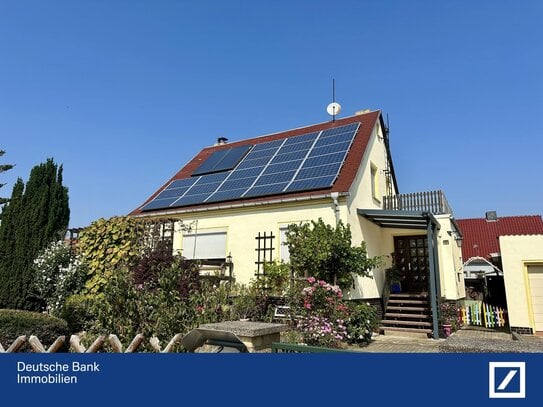 Gepflegtes Einfamilienhaus in familienfreundlicher Lage mit Kamin, Garten und Garage