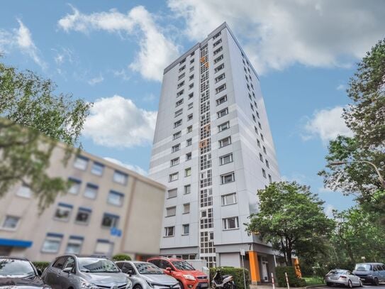 Modernisierungsbedürftige, freie 3-Zimmer-Wohnung mit Balkon u. Stellplatz in Nürnberg-Langwasser