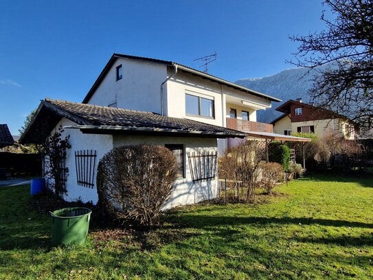 Ein- Zweifamilienwohnhaus mit Blick in die Berge zum sanieren