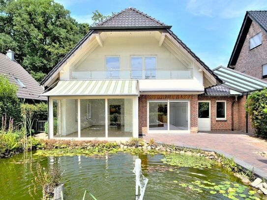 Vollunterkellertes, freistehendes Einfamilienhaus mit Garage und Carport in ruhiger Lage