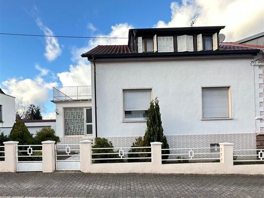 Großzügiges Wohnen mit Garten und Dachterrasse in 66787 Wadgassen