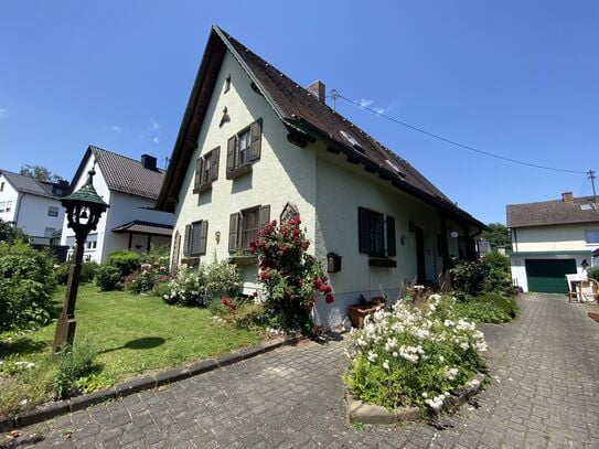 GIS IMMOBILIEN - V E R K A U F T - Haus im Landhausstil in ruhiger Stadtlage!