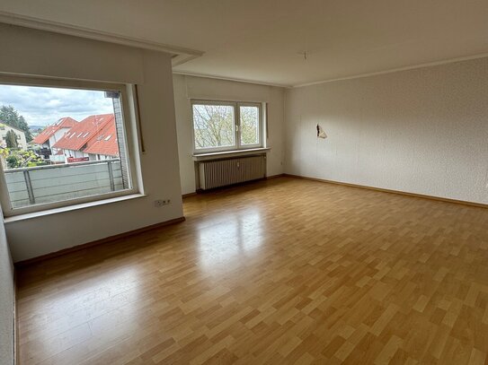 Renovierungsbedürftige 4-Zimmerwohnung mit Balkon