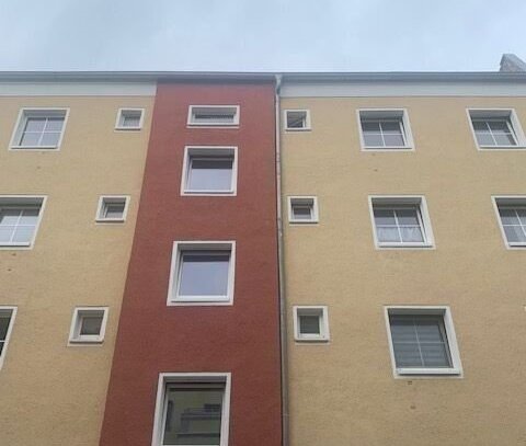 Wohnen in Stadtfeld, 2-Raum Wohnung mit Einbauküche und Balkon.