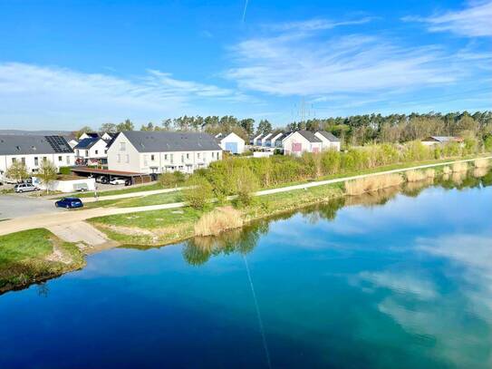 Moderne exklusive Doppelhaushälfte in traumhafter Lage am RMD-Kanal mit Garage und Garten
