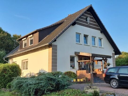 Zweifamilienhaus mit großem Grundstück in ruhiger Lage in Auetal