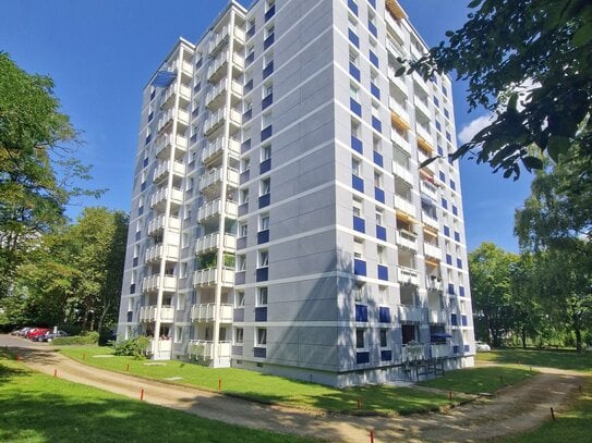 Stilvoll sanierte Wohnung in einem modernisierten Hochhaus in Eschborn