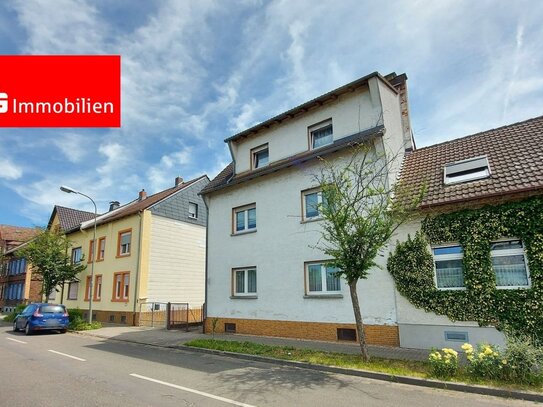 Einfamilienhaus mit eigenem Garten, Doppelgarage und Nebengebäude - Platz für Ihre Familie!