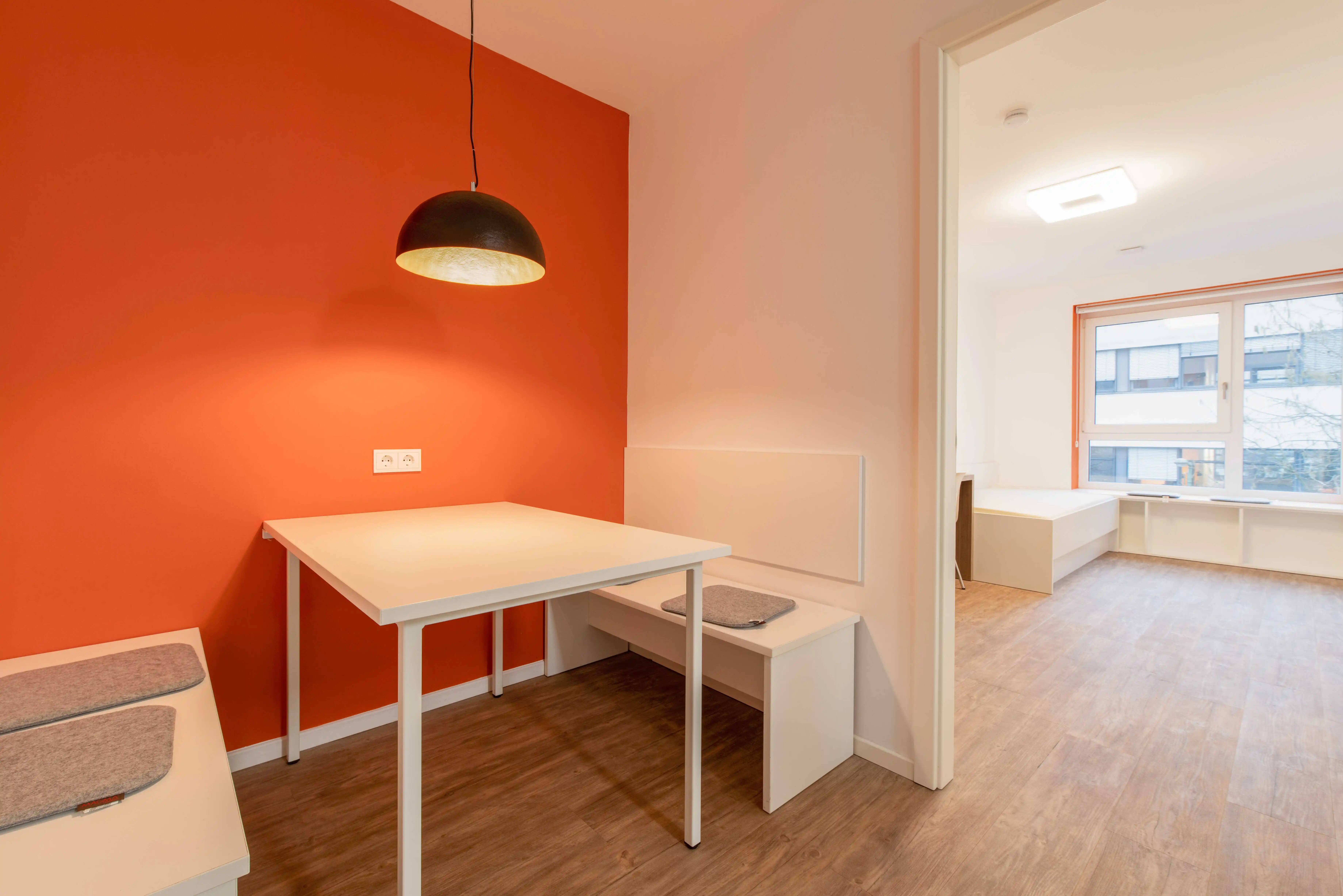 NUR FÜR STUDENTEN - Vollständig möbliertes Privatzimmer in einer 4-er WG - Photo 1
