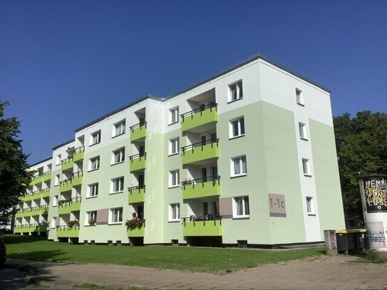 Teilsanierte und helle 3 Zimmer-Wohnung mit Balkon