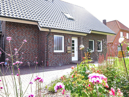 RESERVIERT *** Traumhafter Garten mit Traumhaus *** Eltern und Kinder werden dieses Haus lieben