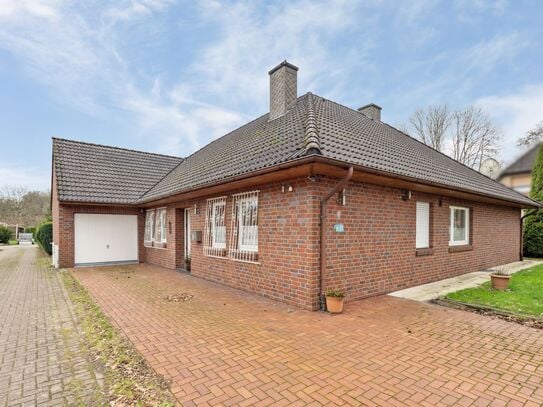 Wohnen auf einer Ebene - Großzügiger Walmdachbungalow in Delmenhorst-Heidkrug