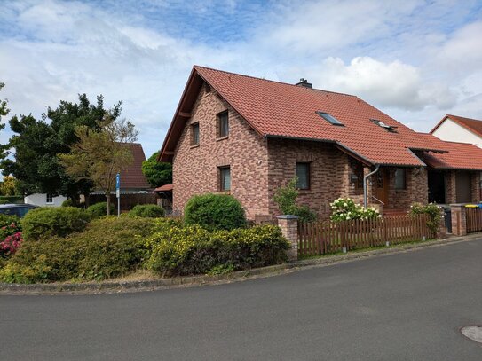 Geräumiges Familienhaus mit Garten und Doppelgarage