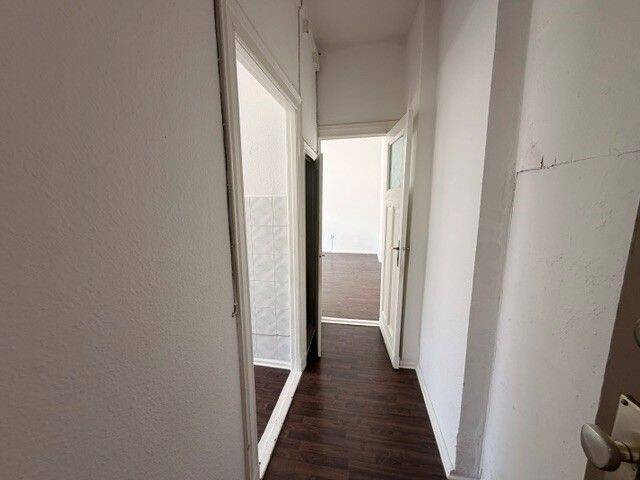 City-Vibes trifft auf Renovierungsbedarf - 1-Zimmer Wohnung mit Balkon in P-Berg! - Foto 1
