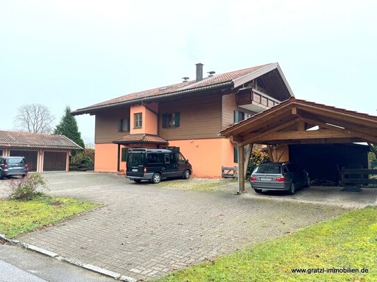 Gepflegte und schöne 3-Zimmer-Wohnung im 1.OG mit Balkon im Ausblick in einem 5-Familienhaus