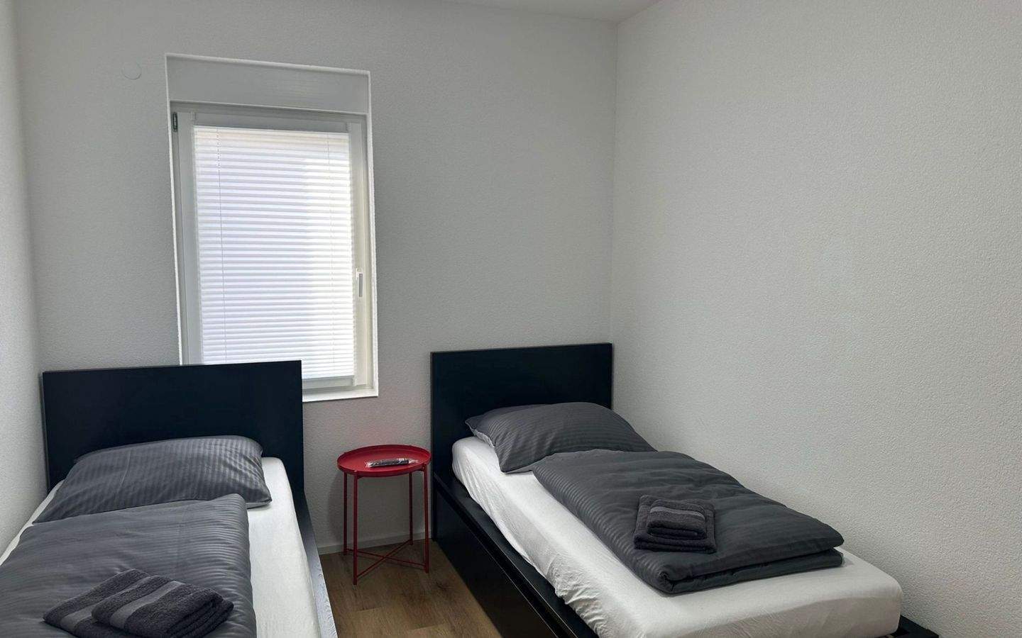 Gästezimmer mit TV, Internet, 2x Etagendusche/WC, Gästeküche, Waschmaschine und Trockner