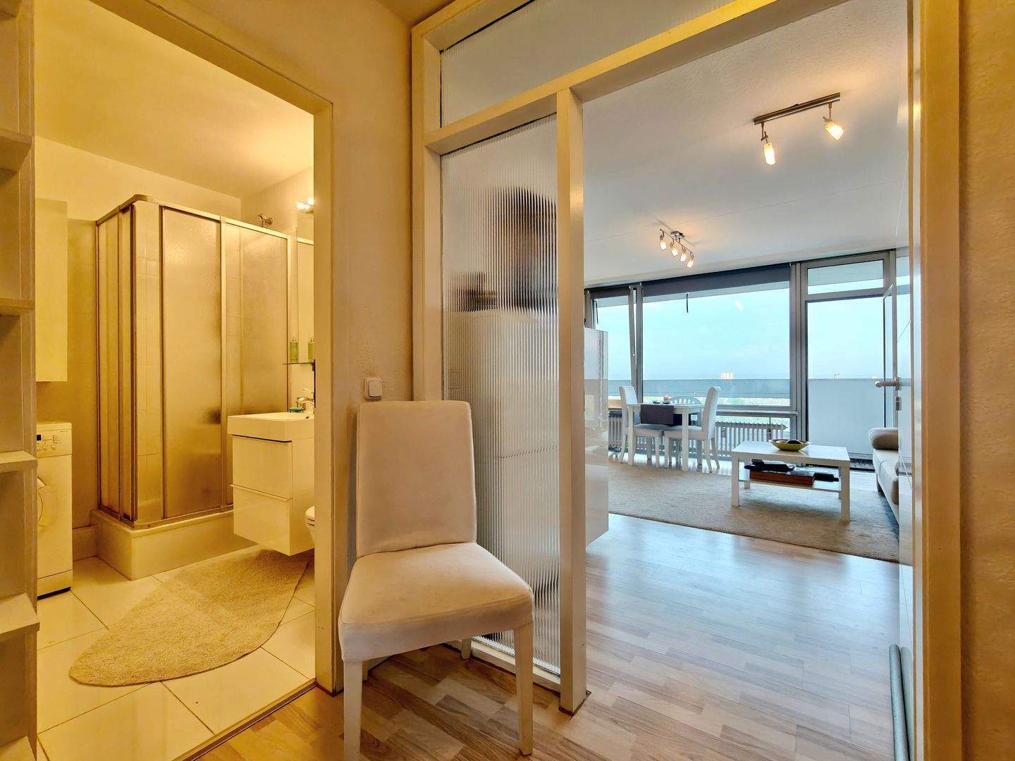 Tolles, möbliertes Apartment mit Rheinblick und großem Sonnenbalkon in Köln am Rheinufer