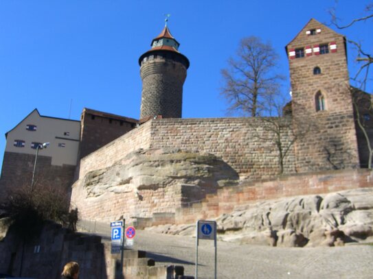 Schön geschnittene 3-Zimmer-Wohnung unterhalb der Kaiserburg