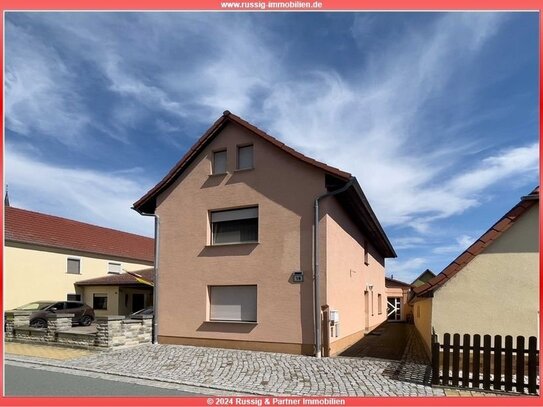 Platzwunder ohne Garten: Einfamilienhaus mit großer Dachterrasse, Garage und Ausbaumöglichkeiten!