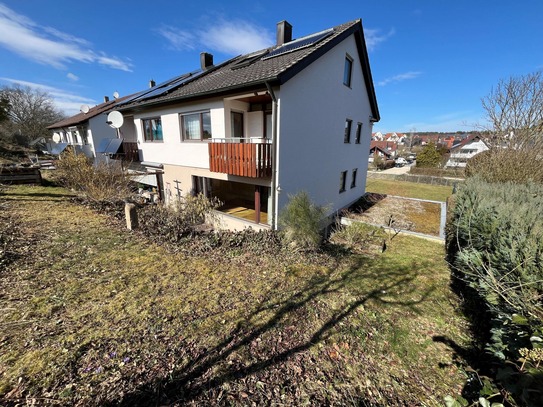 Doppelhaushälfte in ruhiger Ortsrandlage.