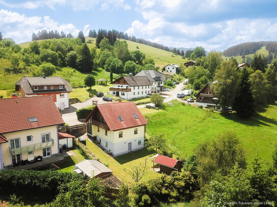 Platz für die Familie I Energieeffizientes Haus mit Doppelgarage und PV-Anlage zu verkaufen