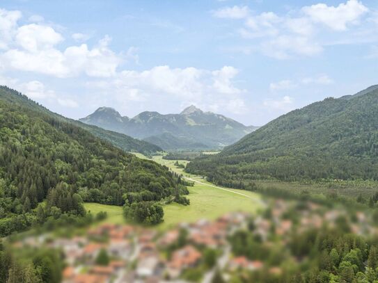 Charmantes Einfamilienhaus mit großem Potenzial nahe Schliersee mit zusätzlichem Bauland