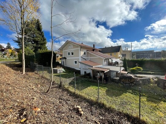 Wunderschönes, geräumiges Einfamilienhaus mit großem Garten , inklusive Bauplatz