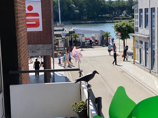 Direkt an der Vorderreihe - Eigentumswohnung mit Balkon, Wasserblick und Stellplatz