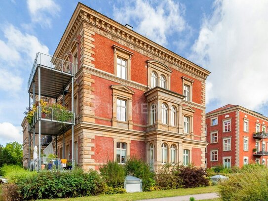 Attraktive 3-Zimmer-Altbauwohnung mit Balkon, Aufzug und TG-Stellplatz in sehr guter Lage von Erfurt