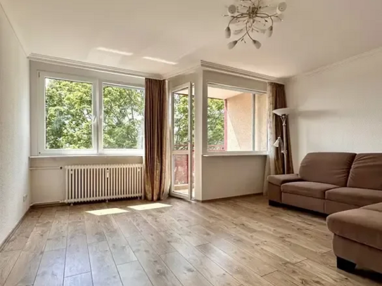 Bezugsfreie moderne 2-Zimmer-Wohnung mit Südbalkon, direkt an der U-Bahn Augsburger Straße