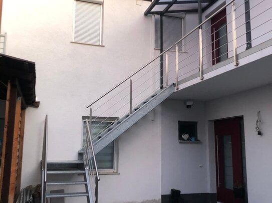 2 zimmerwohnung mit Einbau Küche und Balkon