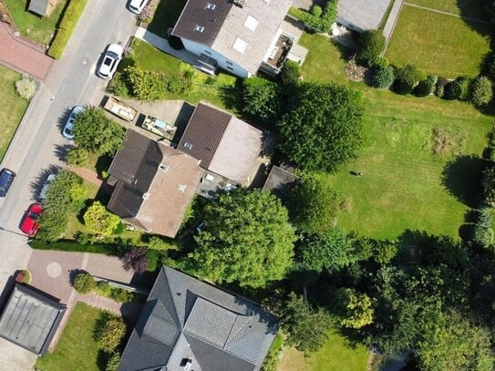 Sanierungsbedürftiges Einfamilienhaus mit Ausbaupotenzial, großzügigem Baugrundstück und Doppelgarage in Bünde