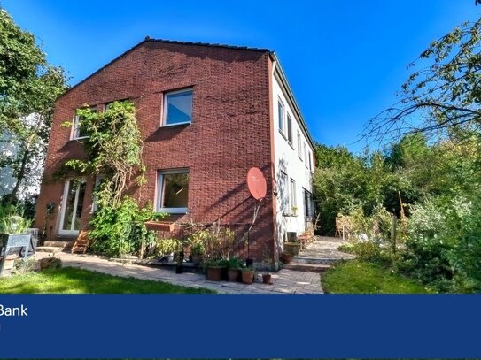 Großes, freistehendes Einfamilienhaus mit herrlichem Garten in Aachen Horbach mit Bulli-Garage!