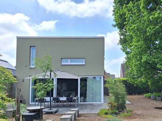 Einmaliges Designhaus mit Terrassenensemble in Sackgassenlage