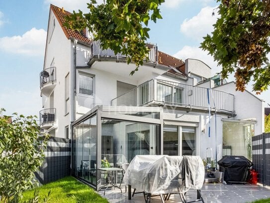 Helle Erdgeschosswohnung mit Garten, Wintergarten und Terrasse in schöner Lage