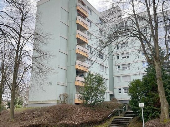 Wie ein Penthouse- Oberste Etage!! Gepflegte 4 Zimmer-Wohnung mit Aufzug, 2 Bädern und Garage in ruhiger Randlage von W…