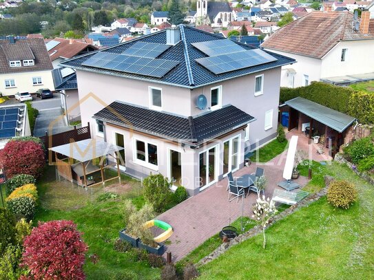 Modernes Einfamilienhaus mit schönem Garten