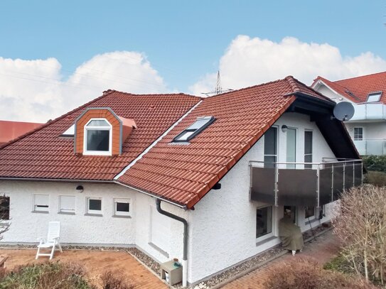 Schöne 3-ZKB-DG-Wohnung mit Balkon in Niestetal-Sandershausen.