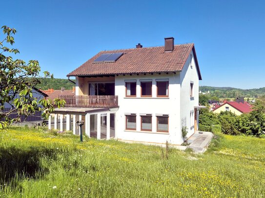 Grandioser Ausblick gefällig? Familiendomizil mit großem Garten und drei Garagen