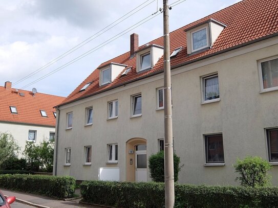 Böhlen- kleine 3-Raum-DG-Wohnung mit guter Raumaufteilung und Tageslichtbad