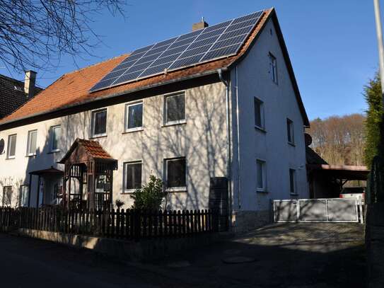 Doppelhaushälfte mit PV-Anlage und Carport in Warburg-Herlinghausen