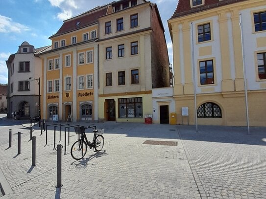 Hochwertige Rarität: Aufwendig sanierte 4-Raum-Maisonette-Wohnung mit Terrasse, Einbauküche, Gäste-WC und Pkw-Stellplat…