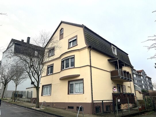 Ca. 97 m² große 4- Zimmer- Dachgeschosswohnung mit Tageslichtbad und Gartennutzung