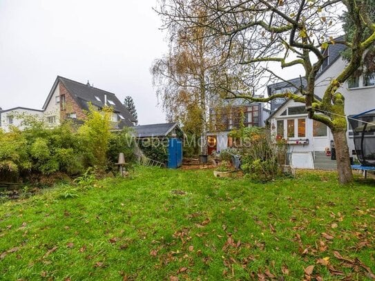 Außergewöhnliches Zweifamilienhaus in ruhiger Wohnlage! Großer Garten und 2 Stellplätze