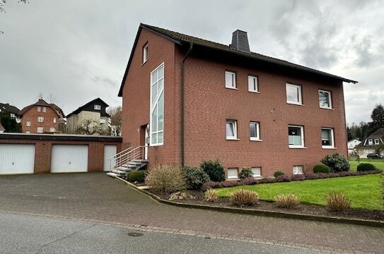 Großes Ein- /Zweifamilienhaus mit großzügigem Garten und vielen Möglichkeiten in Altenbeken