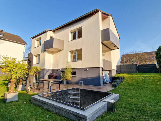 Saniertes Zweifamilienhaus in beliebter Lage von Ratingen-Hösel